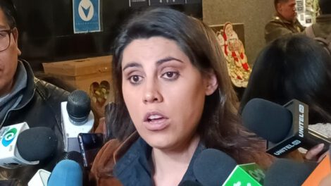 La senadora Andrea Barrientos critica el Presupuesto General del Estado por no reflejar la realidad de Bolivia