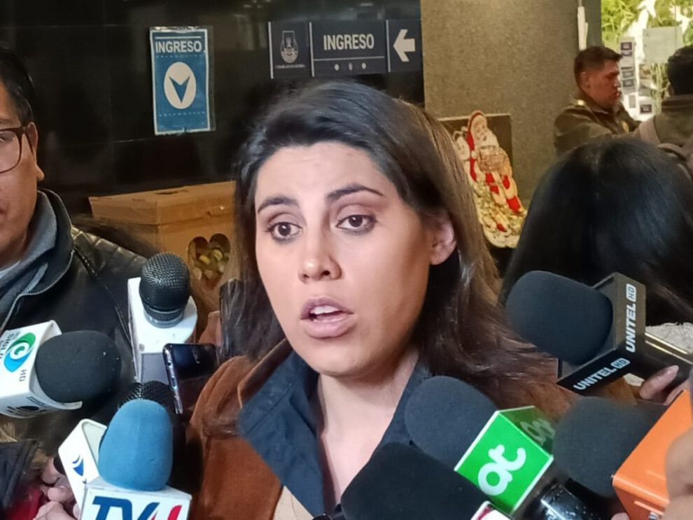 La senadora Andrea Barrientos critica el Presupuesto General del Estado por no reflejar la realidad de Bolivia