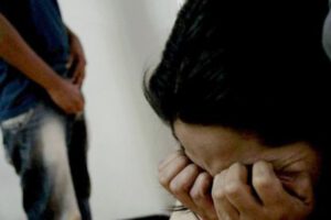 Fiscalía investiga a médico acusado de violar a colega tras reunión de confraternidad