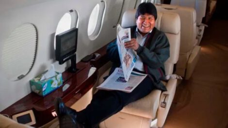 Evo Morales critica el gasto innecesario del avión presidencial
