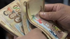 El pago del aguinaldo será otorgado a quienes hayan trabajado en una misma entidad pública durante al menos tres meses continuos en 2024