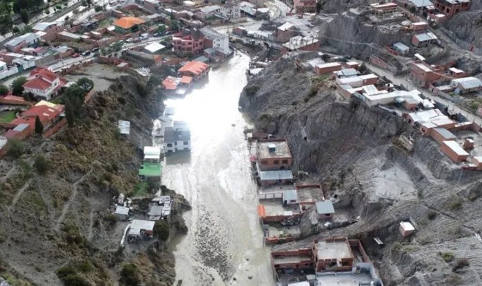 Deslizamiento en Bajo Llojeta