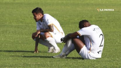 Jugadores de Real Santa Cruz lamentan su descenso