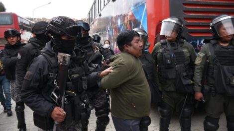 Conflicto por aceite decomisado en La Paz