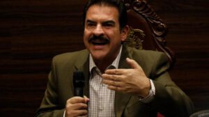 El alcalde Manfred Reyes Villa discute sobre elecciones judiciales