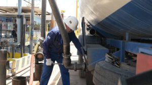 comercialización privada de combustibles en Bolivia