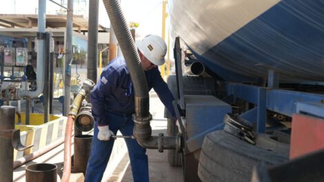 comercialización privada de combustibles en Bolivia