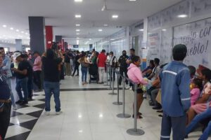 Largas filas en el Segip de Santa Cruz por la cédula de identidad