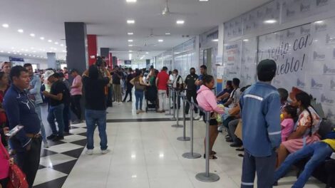 Largas filas en el Segip de Santa Cruz por la cédula de identidad