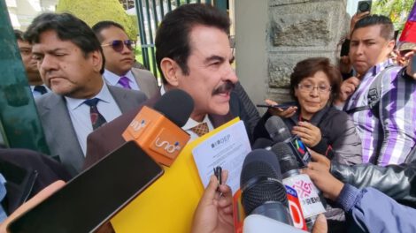 Manfred Reyes Villa candidatura presidencial