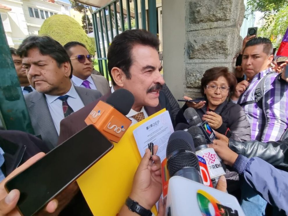 Manfred Reyes Villa candidatura presidencial