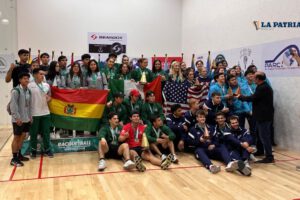 Equipo boliviano de ráquetbol en el mundial Junior