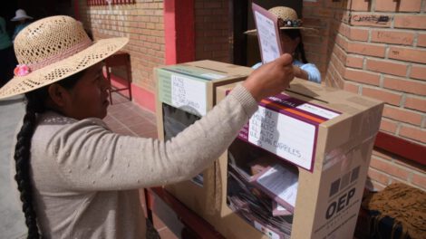 Inhabilitados para votar en elecciones judiciales en Bolivia