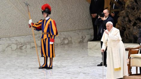 Papa Francisco invita a acompañar a los ancianos en Navidad