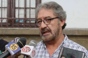 Edgar Guzmán apoya a Tuto Quiroga en elecciones 2025