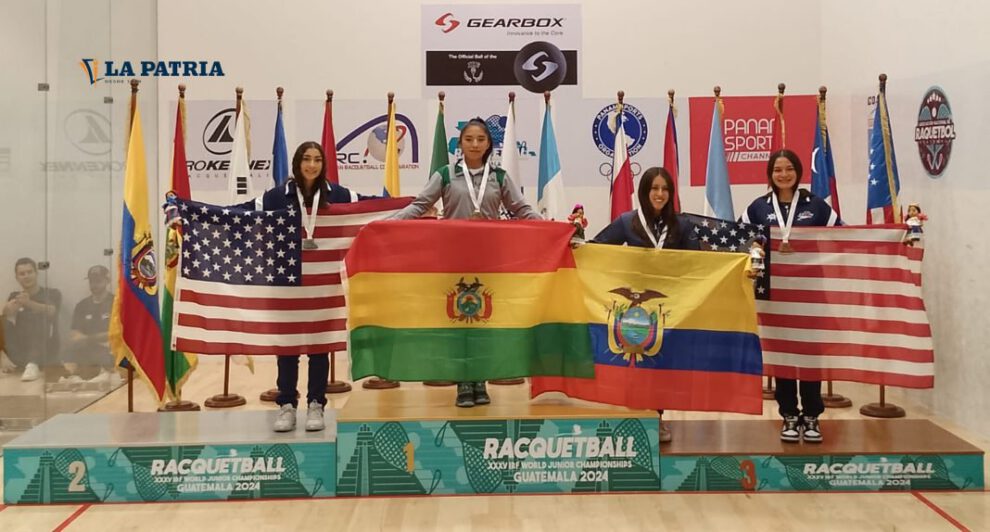 Mildred Roberta Laime en el podio con la medalla de oro