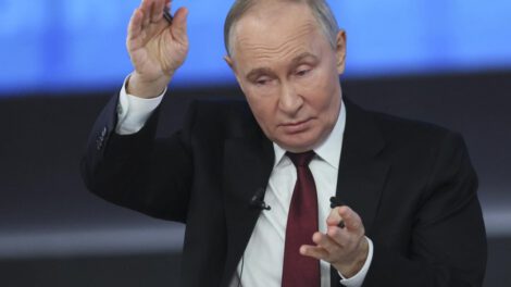 Putin cuestiona la legitimidad del gobierno ucraniano en su conferencia de prensa