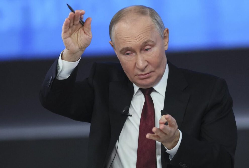 Putin cuestiona la legitimidad del gobierno ucraniano en su conferencia de prensa