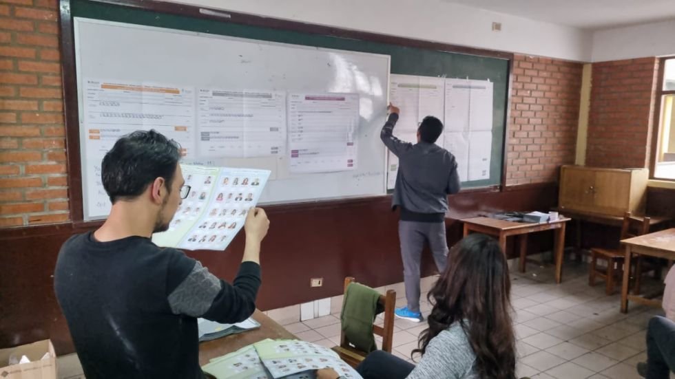 Entrega de credenciales a magistrados electos por el TSE