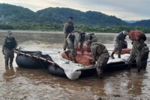Parte de la mercancía ilegal decomisada en Bermejo