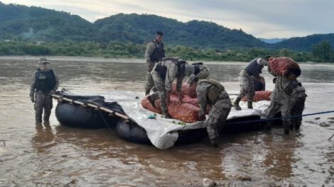Parte de la mercancía ilegal decomisada en Bermejo