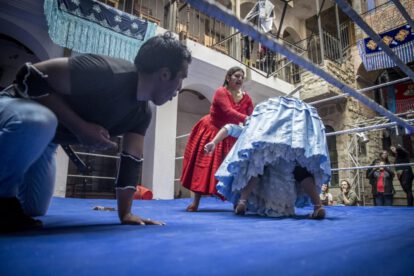 Cholitas luchadoras en el centro cultural Mamani Mamani