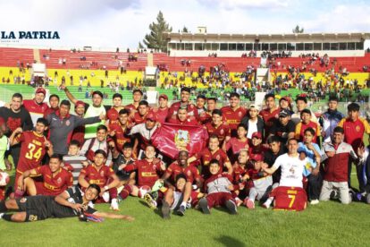 Integrantes de CDT Real Oruro celebraron el ascenso a la División Profesional