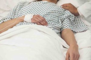 Meningitis en adolescente diagnosticada con muerte cerebral