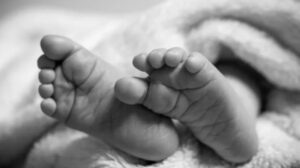 Infanticidio en Navidad: madre sumerge a su bebé en agua hirviendo