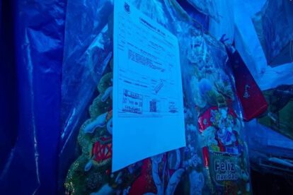 Feria Navideña con puestos de venta cerrados