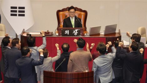 Destitución de Han Duck-soo en el Parlamento surcoreano