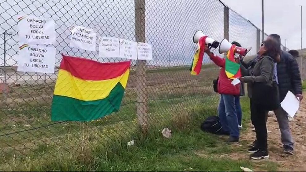 Activistas apoyan a Luis Fernando Camacho a dos años de su detención