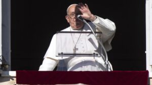 Papa Francisco diálogo familias durante el Ángelus