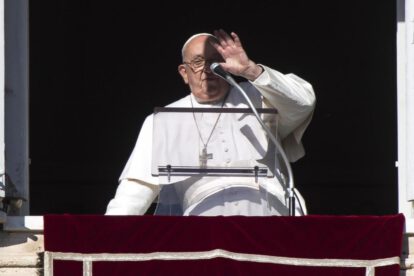 Papa Francisco diálogo familias durante el Ángelus