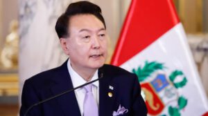Yoon Suk-yeol enfrenta orden de detención por declaración de ley marcial