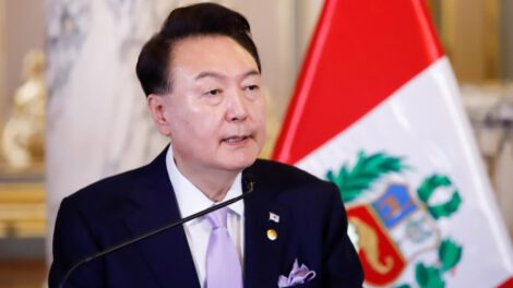 Yoon Suk-yeol enfrenta orden de detención por declaración de ley marcial