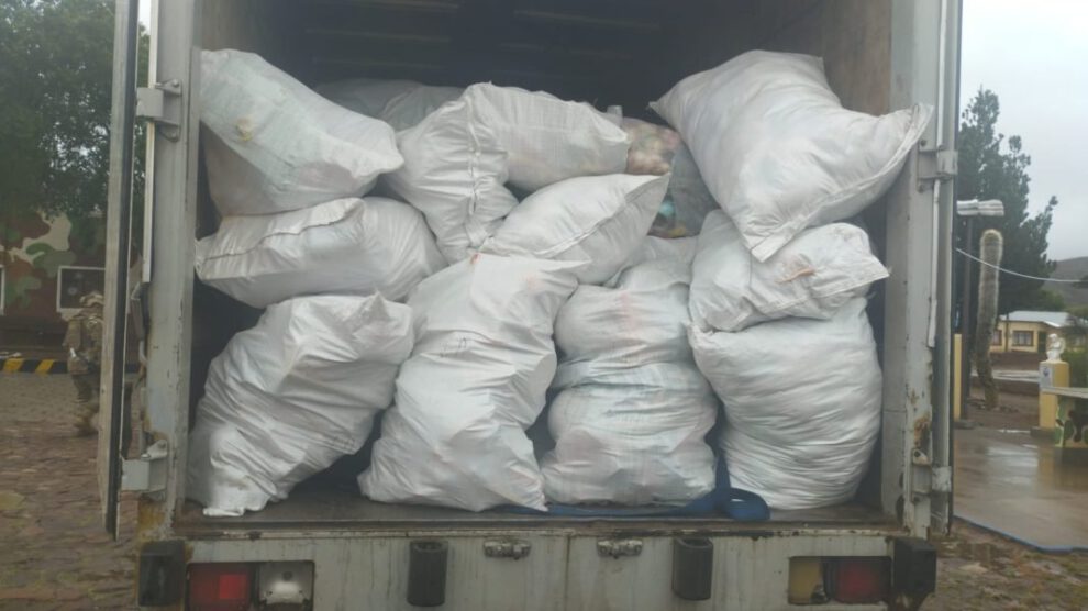 Comisaron camión de contrabando con juguetes y cosméticos en Oruro
