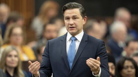 Pierre Poilievre se posiciona como favorito tras la crisis del gobierno en Canadá
