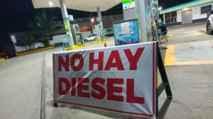 Escasez de diésel afecta a transportistas en Pailón y Cuatro Cañadas