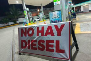 Escasez de diésel afecta a transportistas en Pailón y Cuatro Cañadas