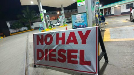 Escasez de diésel afecta a transportistas en Pailón y Cuatro Cañadas