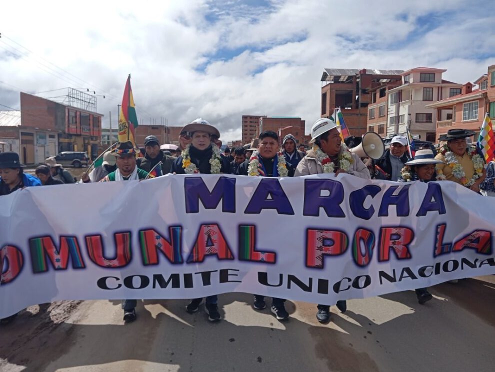 Marcha de seguidores de Evo Morales hacia la sede de Gobierno