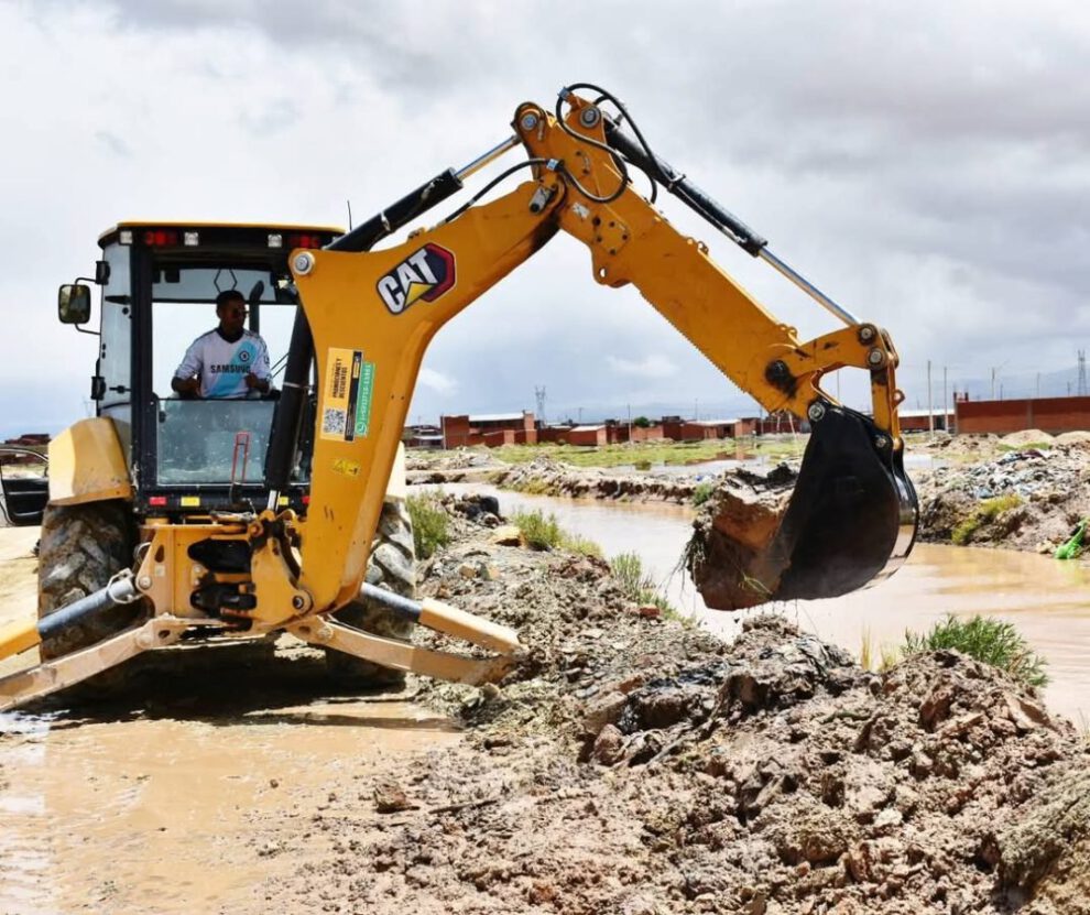 Gobierno Municipal de Oruro refuerza defensivos para prevenir inundaciones