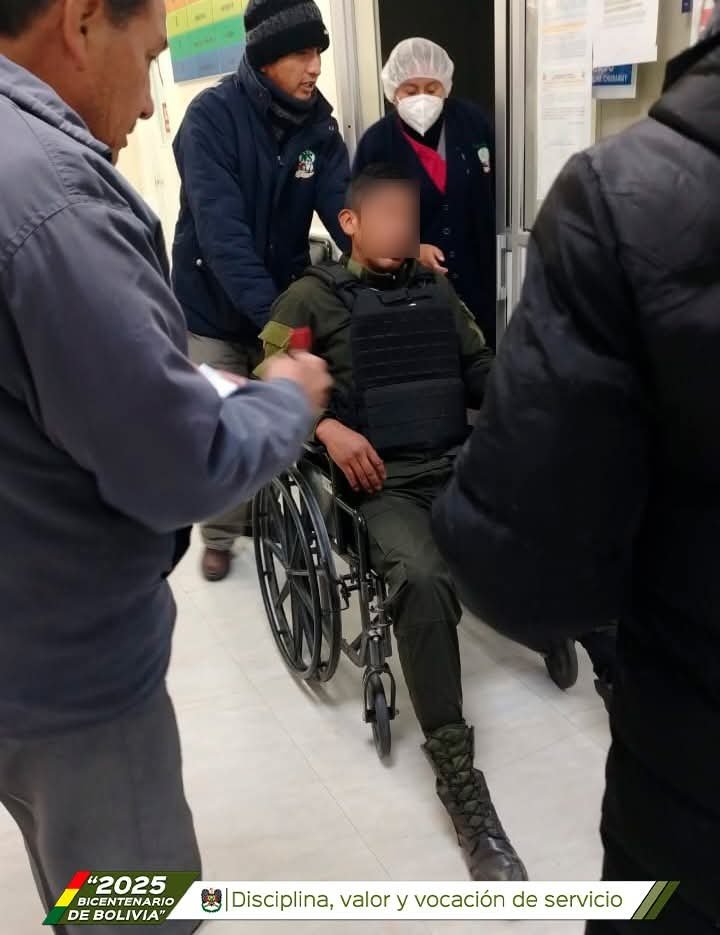 Emboscada a policías en camino a resguardar marcha evista