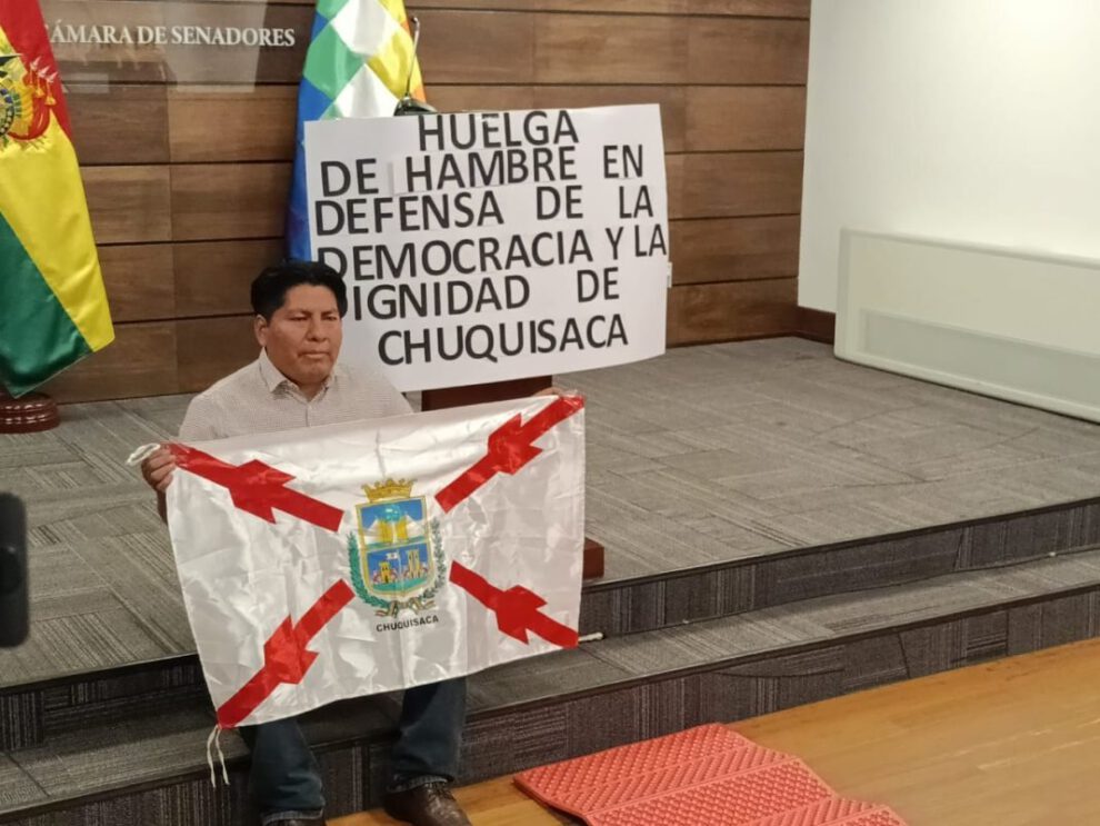 Senador Ticona inicia huelga de hambre por escaño perdido en Chuquisaca