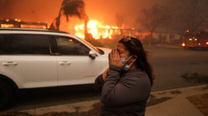 Incendios en Los Ángeles complicados por vientos de Santa Ana