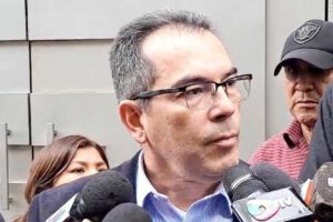 Deuda de Bs 16 millones con el gobernador en ejercicio de Santa Cruz, Mario Aguilera