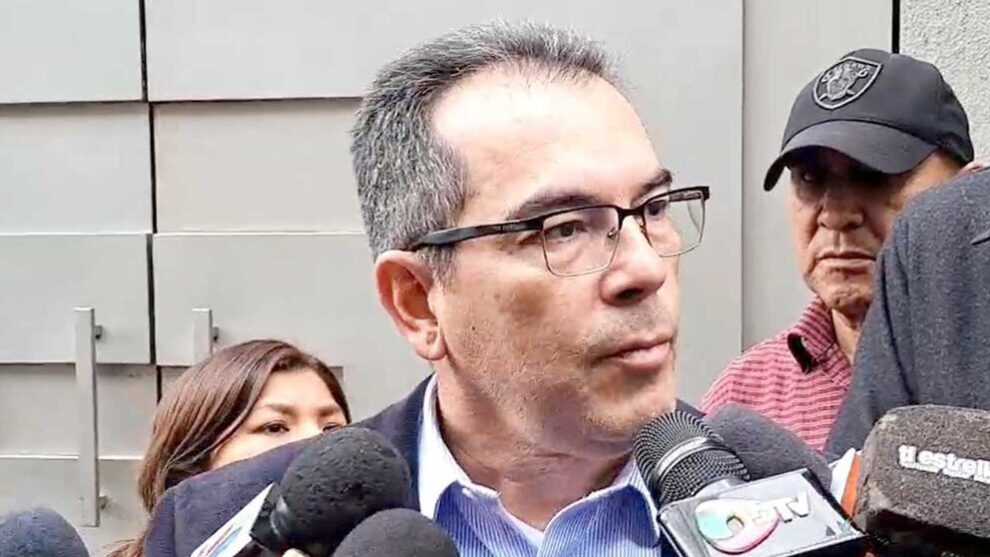 Deuda de Bs 16 millones con el gobernador en ejercicio de Santa Cruz, Mario Aguilera