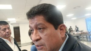 El senador Luis Adolfo Flores discute la ley de modificación de escaños