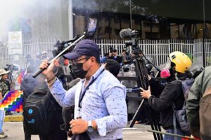 Ataque a periodistas en marcha evista